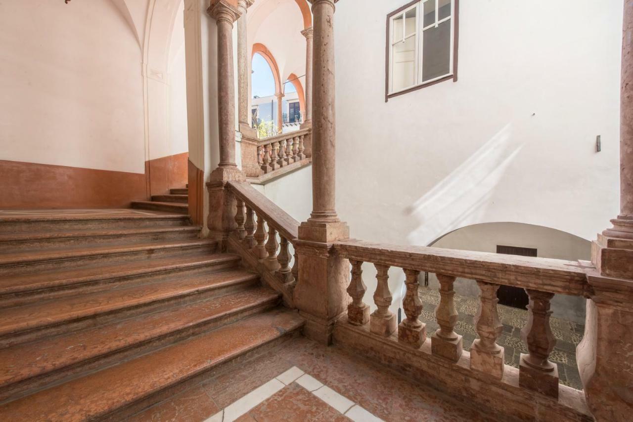 Casa Degli Affreschi A Palazzo Lungarini Apartamento