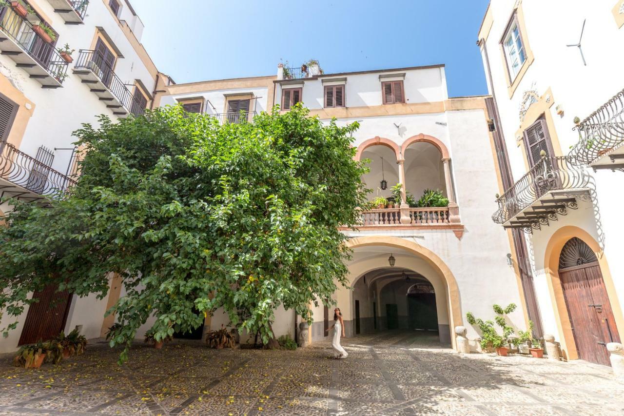 Casa Degli Affreschi A Palazzo Lungarini Apartamento *